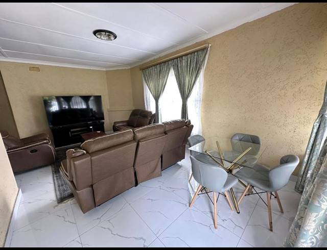 3 BEDROOM HOUSE FOR SALE IN SOUTH HILLS